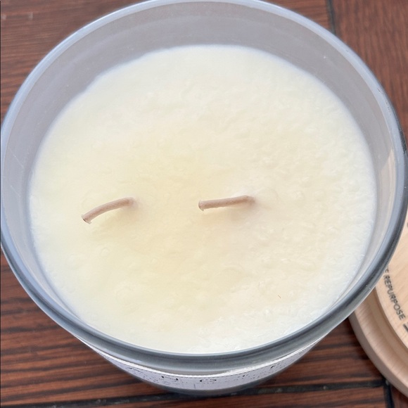 Sand + Fog Holiday Berry Candle - White Soy Wax Blend - Picture 3 of 5